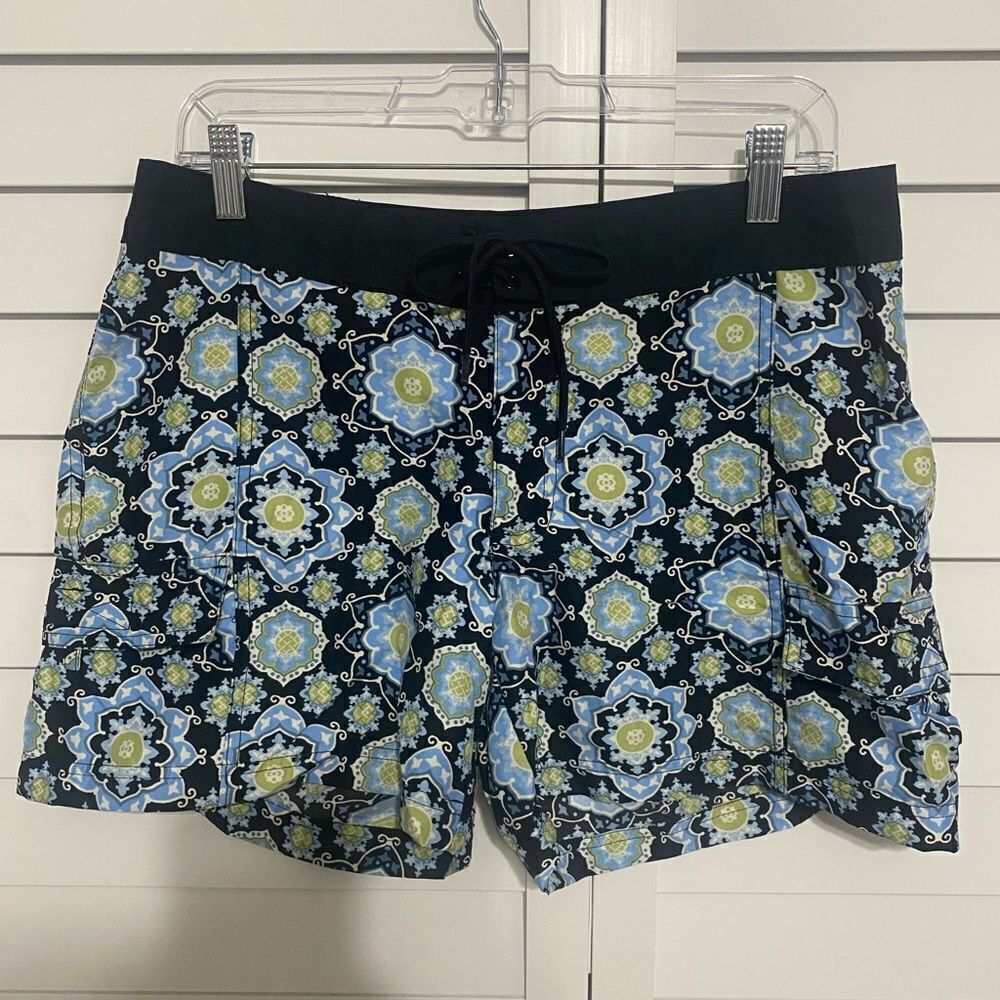 Women’s beach or surf shorts.